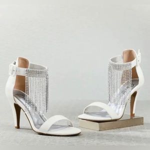 Beacon glamour rhinestone white heels size 8.5. Adjustable ankle strap is drippi